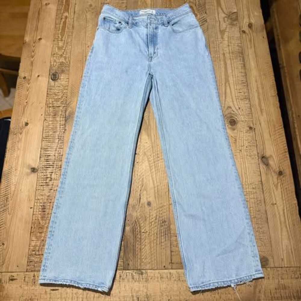 Abercrombie & Fitch The '90s Relaxed Jean High Rise Size 27/4s